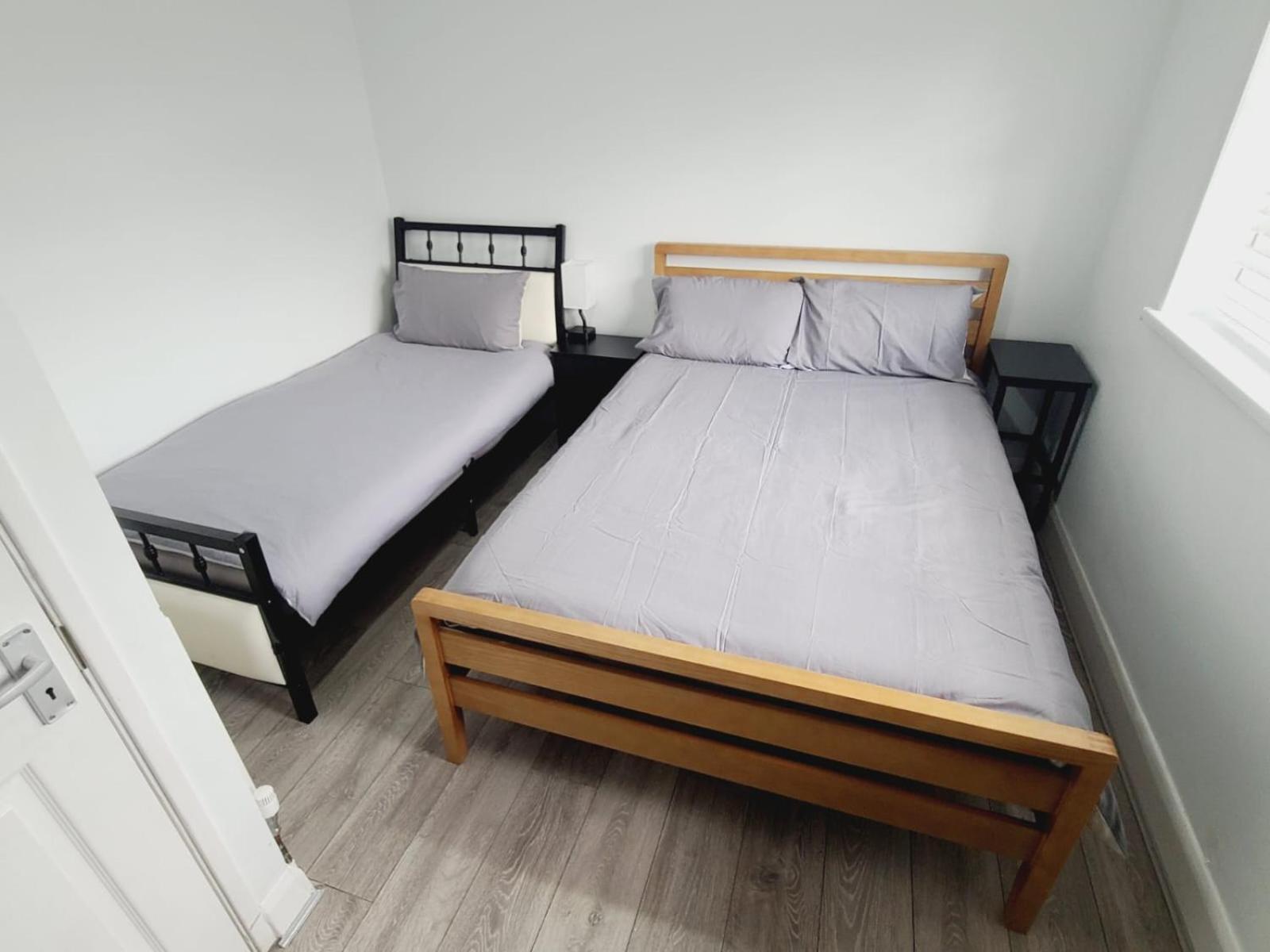 Roomz-gatwick-london-airport Parking-travel Service Проживание в семье *